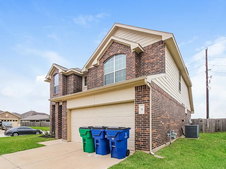 1 Laguna Bend Dr — Photo 3