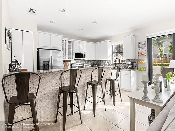 5th image of 9612 Town Parc Cir N