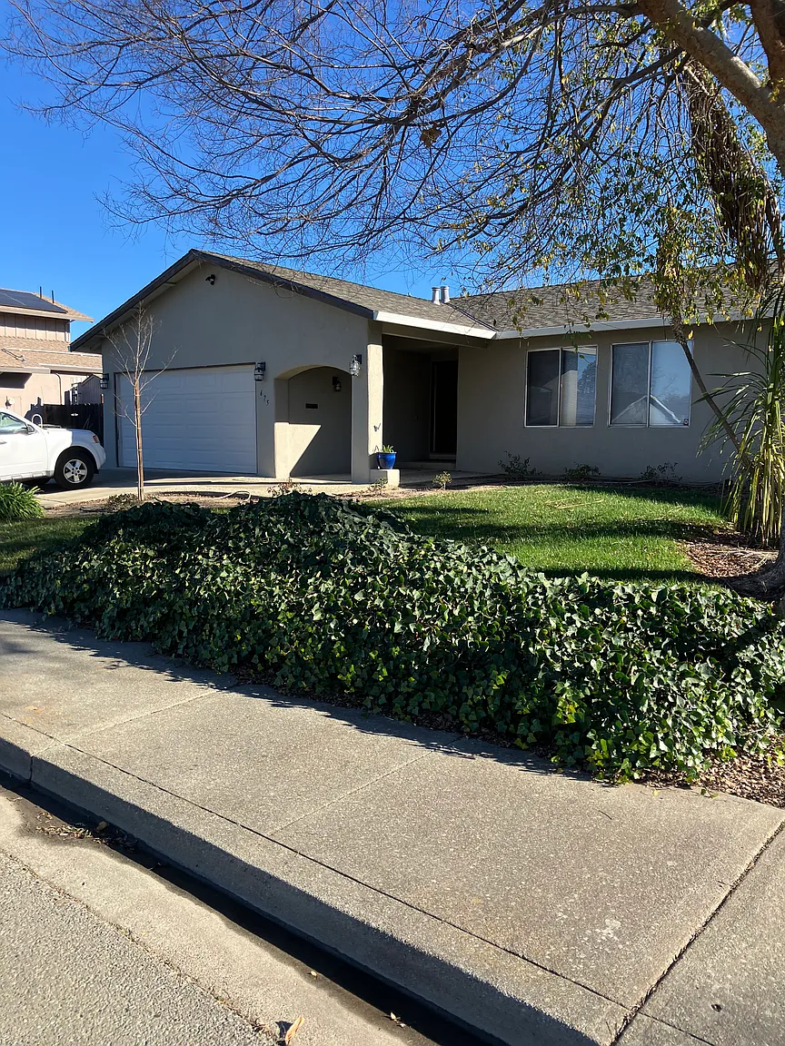 675 Oriole Ave photo 1