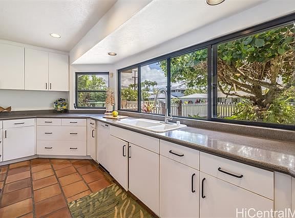 4th image of 155 Kuuhale St