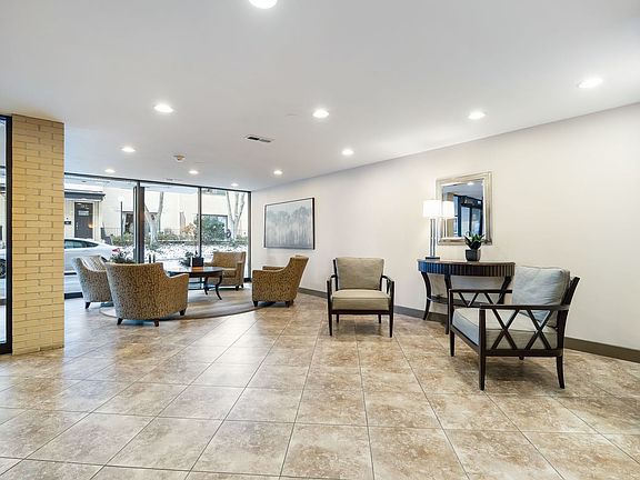 3rd image of 221 N Kenilworth Ave APT 208