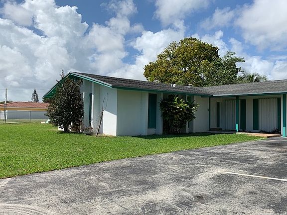 4th image of 19620 Bel Aire Dr