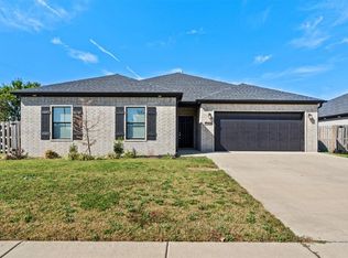200 Tricha Cir, Gravette, AR 72736