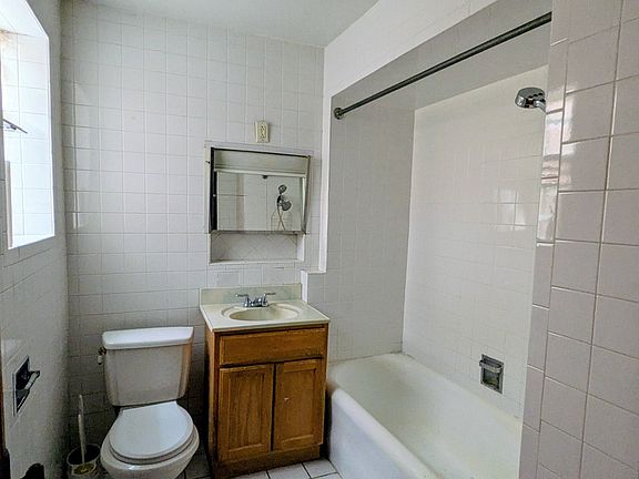 5th image of 3427 N Hamlin Ave #2