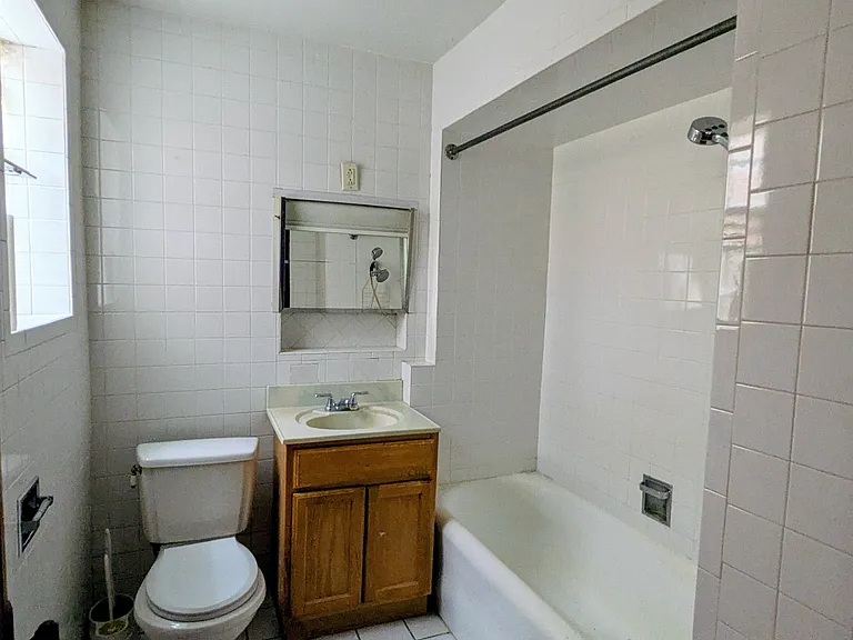 3427 N Hamlin Ave #2 — Photo 5