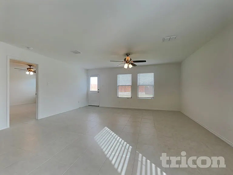 700 Odlozil Ln — Photo 3