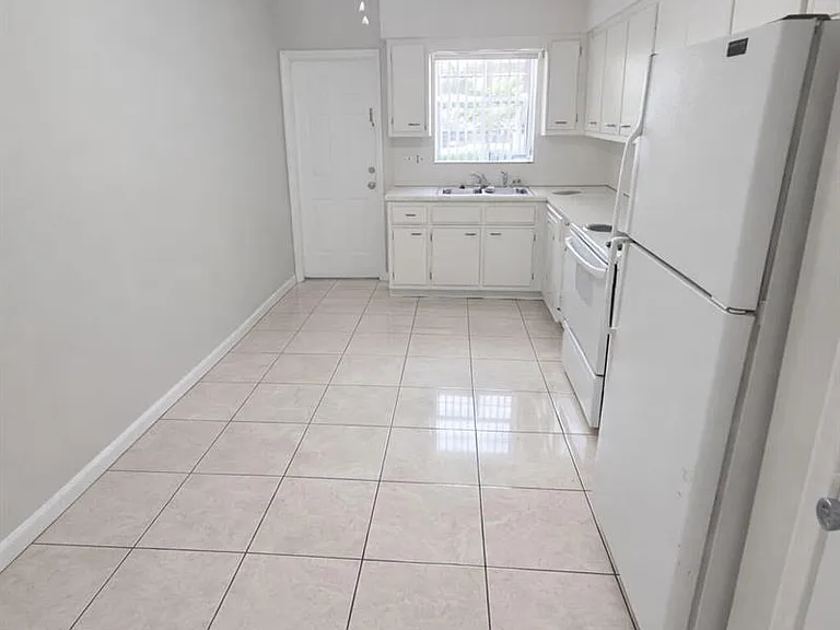 3709 Tyler St — Photo 9