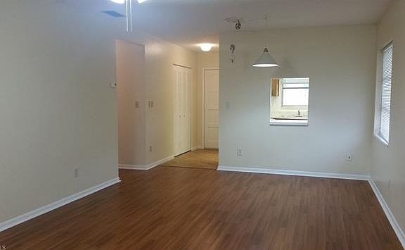 3rd image of 2321 Magnolia Ct