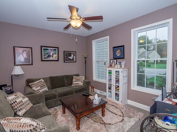 4th image of 46 Chester Dr