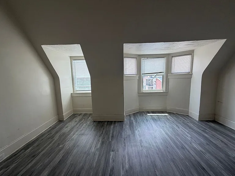 113 E Philadelphia St — Photo 6