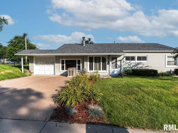 2872 Fillmore Ln, Davenport, IA 52804