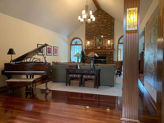 Great Room w/Vaulted Ceiling