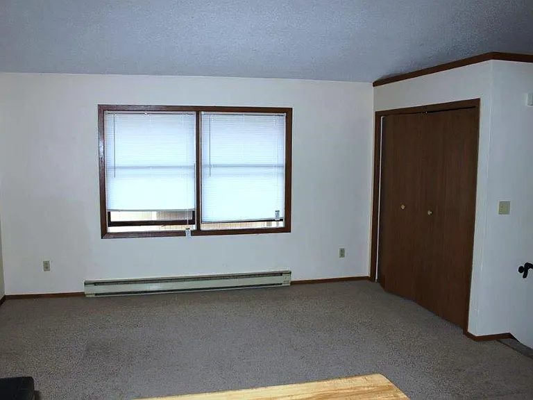 1624-1634 Greeley St S #1624 — Photo 7
