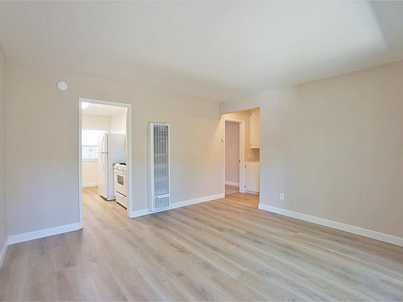3rd image of 945 Wilbur Ave