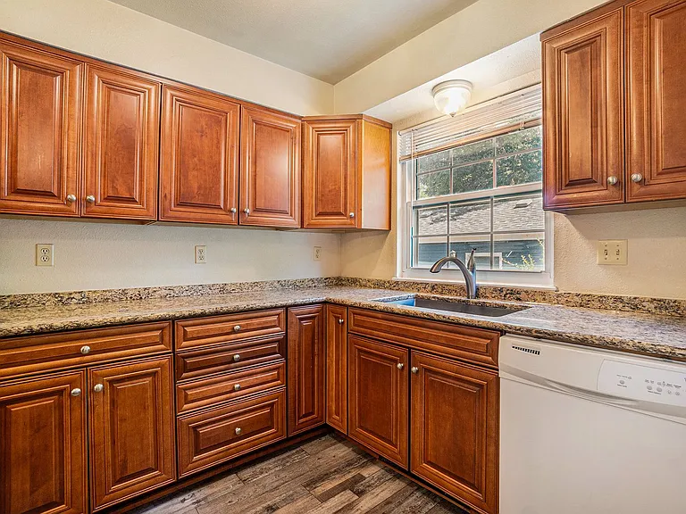 1339 Village Park Ct — Photo 5
