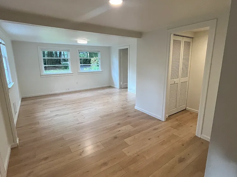 2356 Erlands Point Rd NW — Photo 4