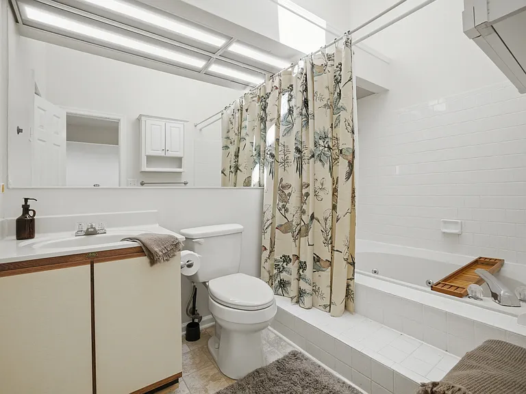 1001 Saint Andrews Way #B — Photo 17