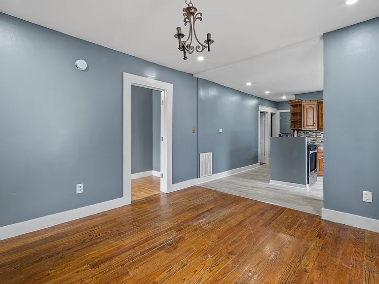 556 Florence St #1 — Photo 4
