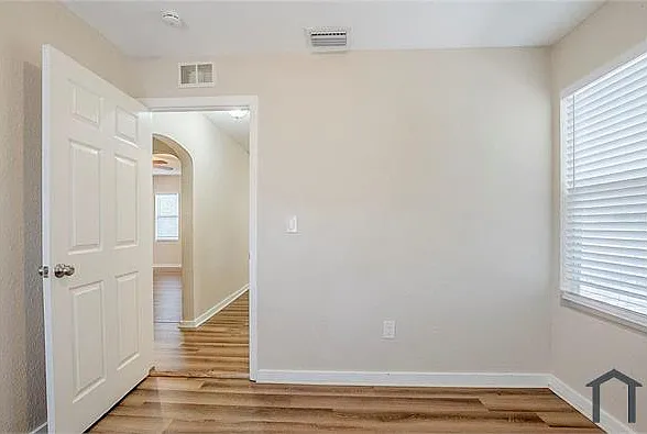 1769 Dayton St S — Photo 12