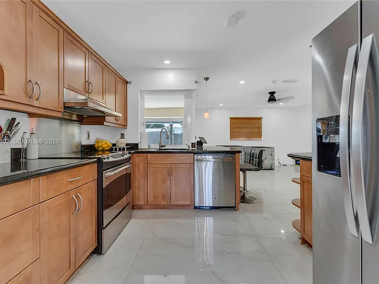 6924 NW 8th Ct — Photo 13