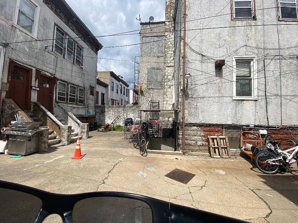2nd image of 2860-64 W 17th St #7