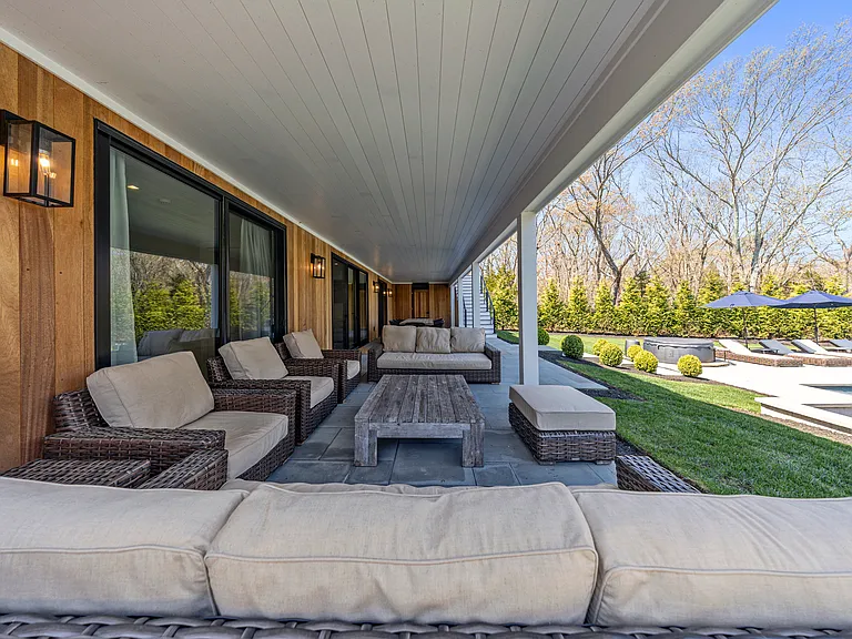 130 Highview Dr — Photo 19
