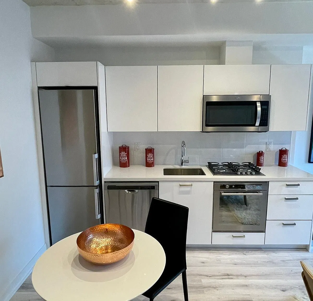 East 55 — Photo 2