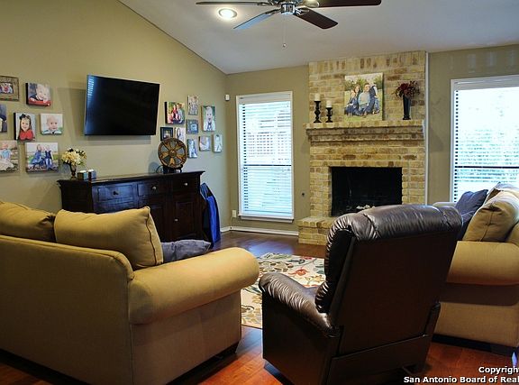 4th image of 15215 Chalet Dr