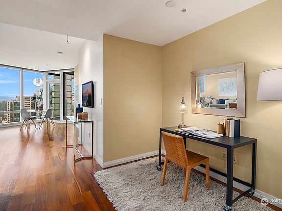 3rd image of 500 106th Avenue NE #1911