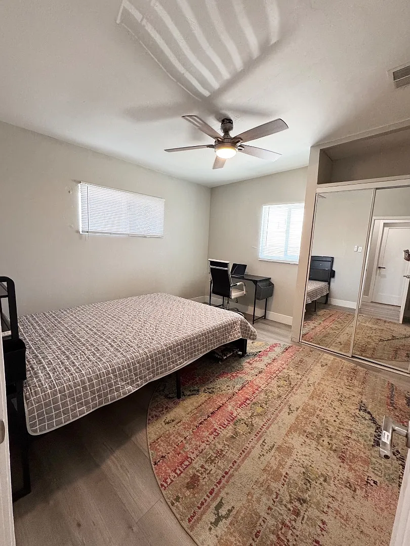 1845 E Monroe St - Room 1 — Photo 1