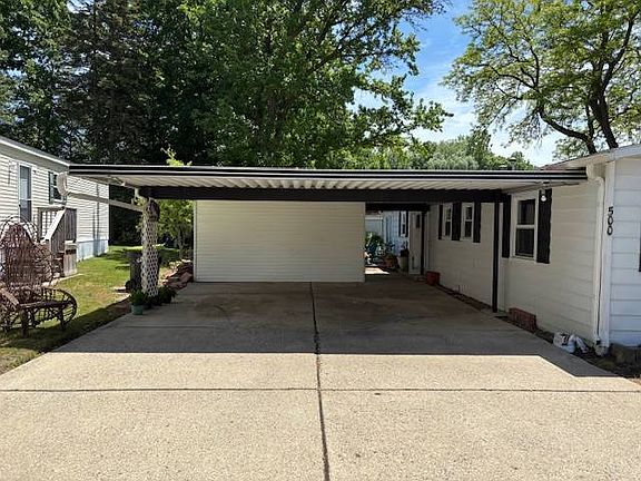 5th image of 500 Warbler St