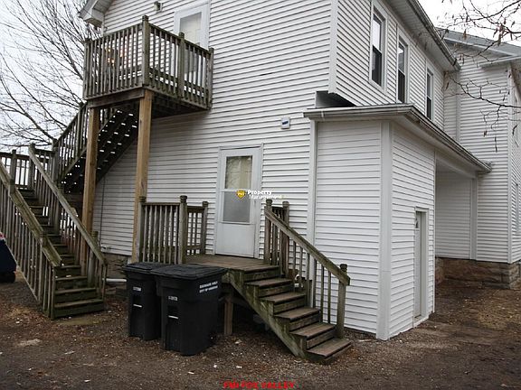 3rd image of 102 W Irving Ave