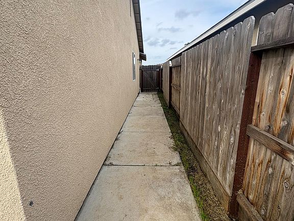 4th image of 628 Marcus St