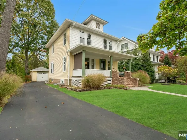 409 Warren Ave, Ho Ho Kus, NJ 07423