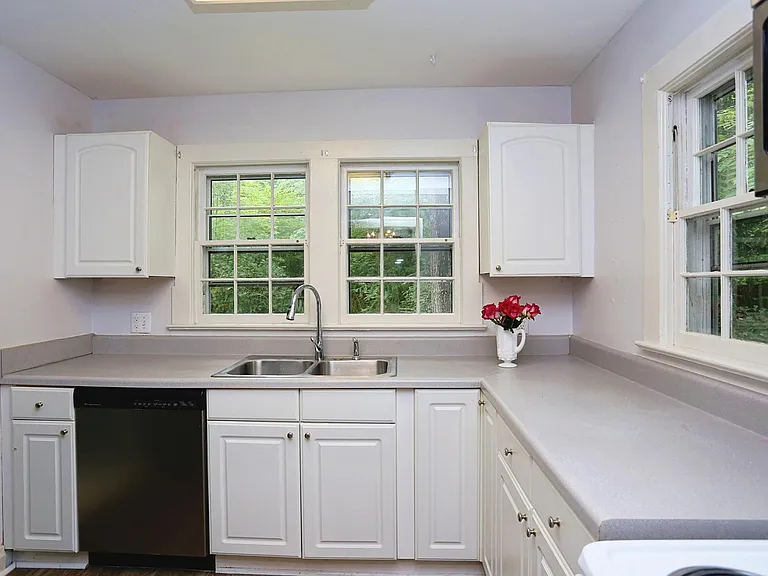 502 Pritchard Ave — Photo 9
