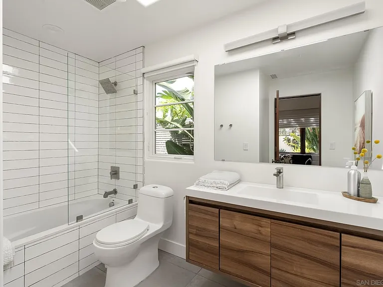 1370 Neptune Ave — Photo 13