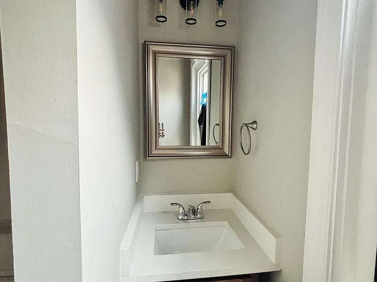 718 Linden St — Photo 15