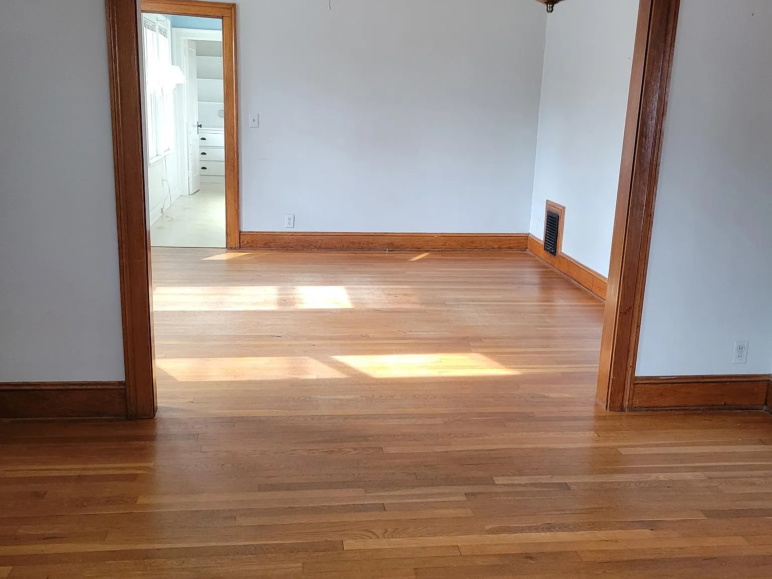 2 bed, 1000 sqft, $1,500 — Photo 4