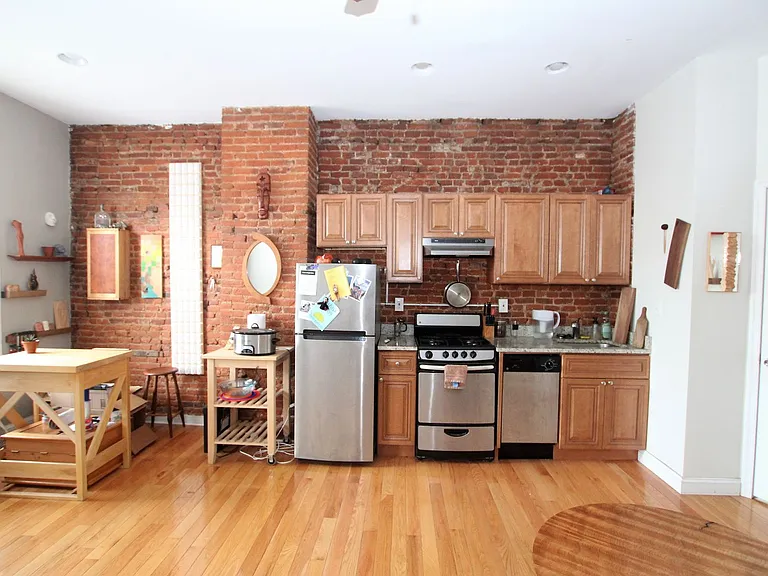 960 N 5th St #2F — Photo 1