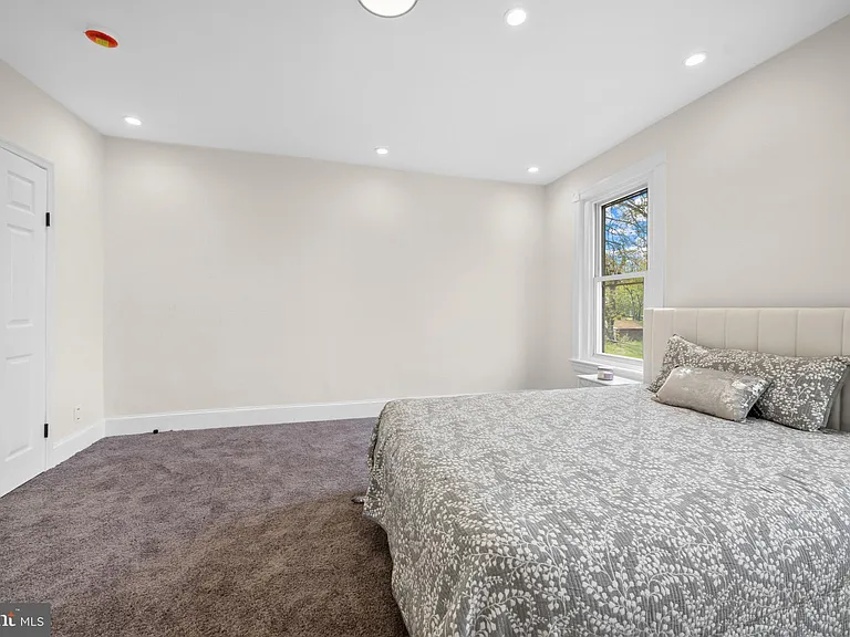 7608 Chelwynde Ave — Photo 15