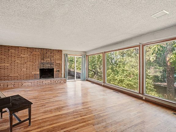 5th image of 4015 E 17th Ave