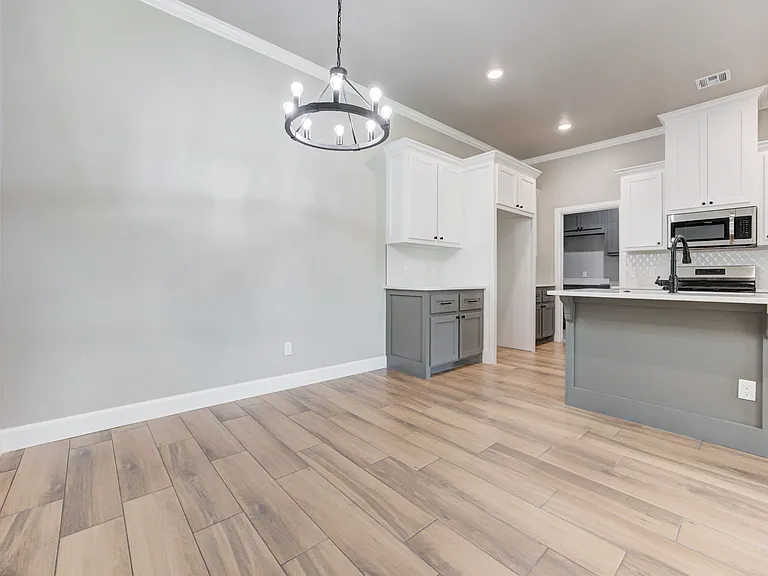 2728 Dunham Dr — Photo 14