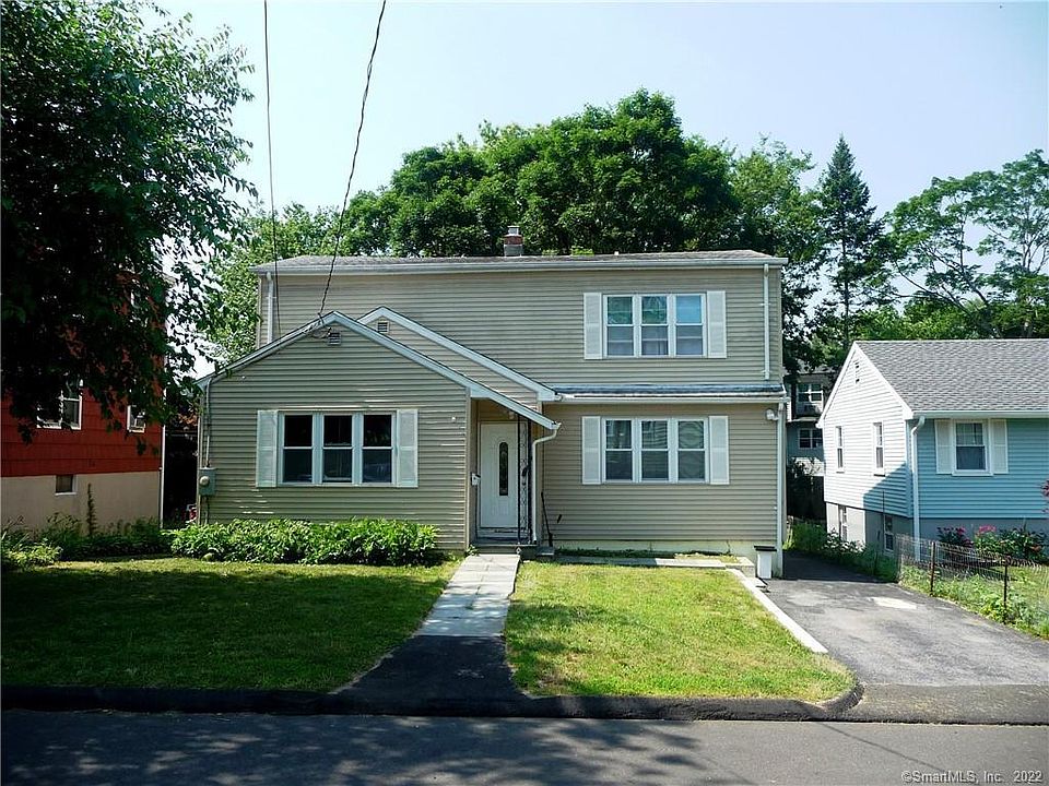 Sunny & Spacious 4 Bedrooms/2 Full Baths Off-street Parking for 2!