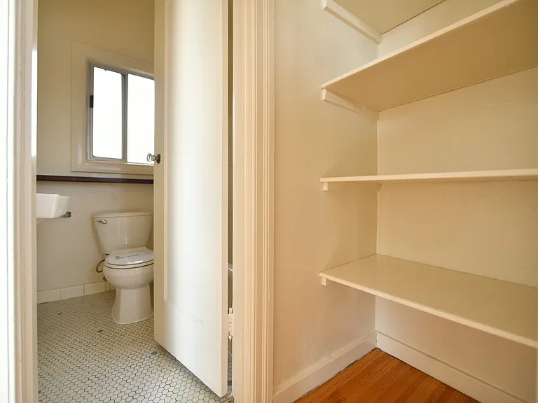 832 York St — Photo 14