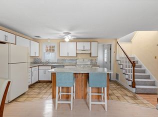 12 State Rd APT 1B, Plymouth, MA 02360