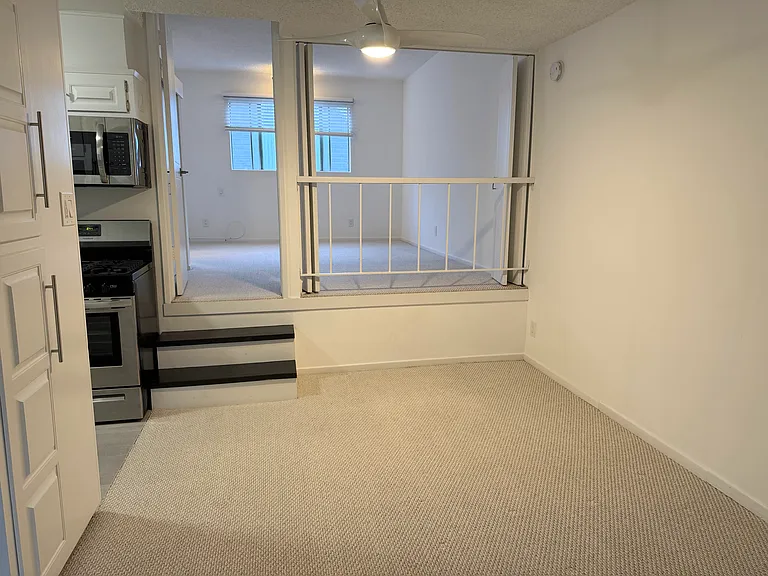 2250 N Beachwood Dr #203 — Photo 8