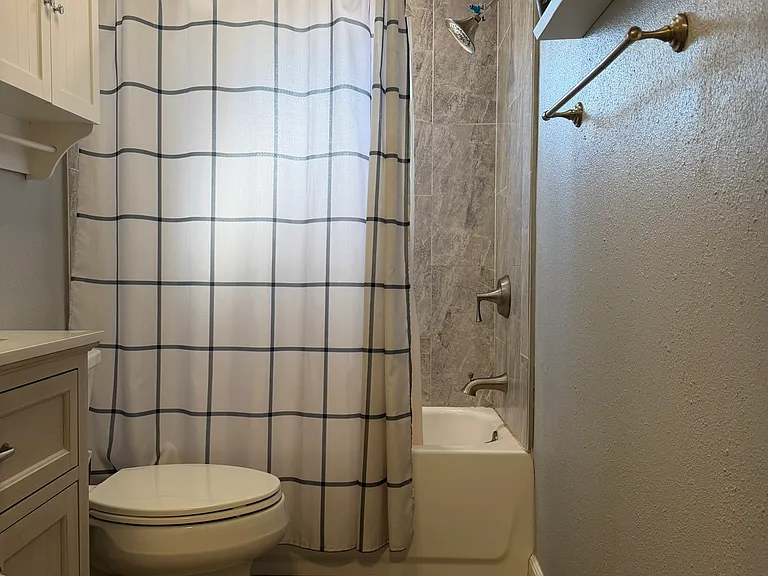 1054 N 500 W — Photo 10