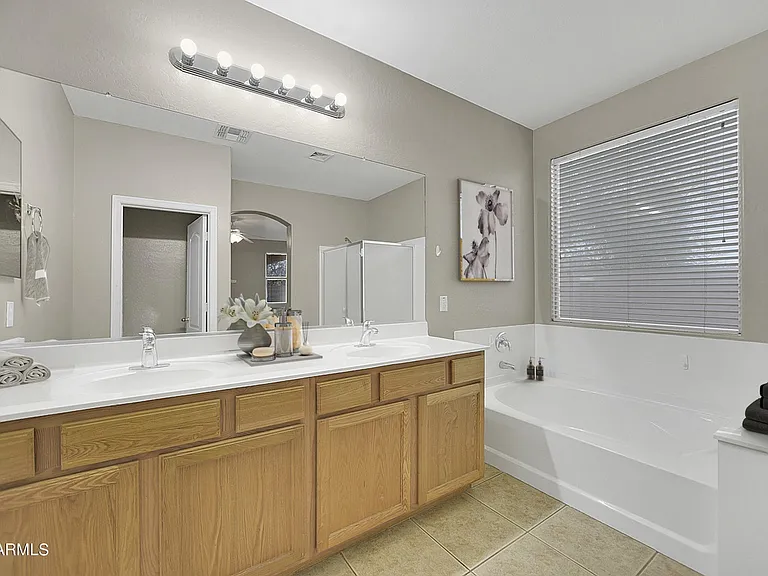2976 E Merlot St — Photo 3