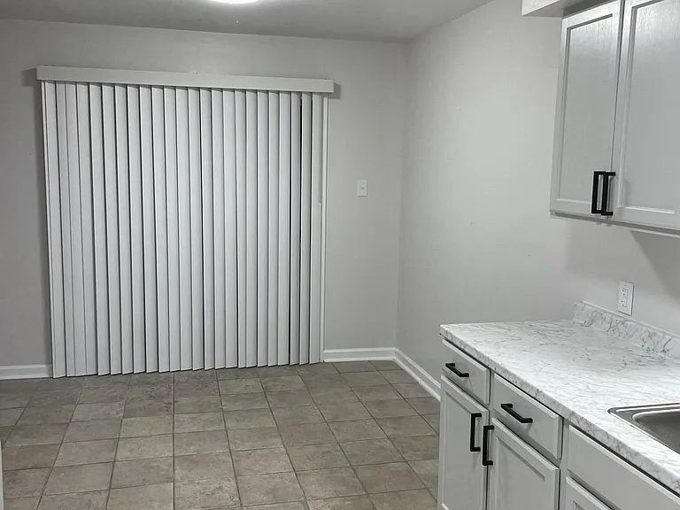 218 Gloria St #D — Photo 4
