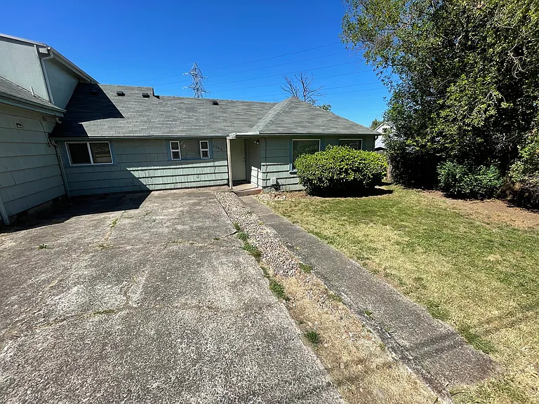 2709 E 16th Ave — Photo 10